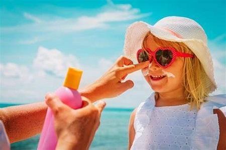 کرم های ضدآفتاب خطر ابتلا به سرطان پوست را به نصف کاهش می دهد