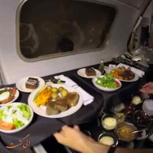 چرا خلبان باید غذای متفاوتی از مسافران و کمک خلبان بخورد؟